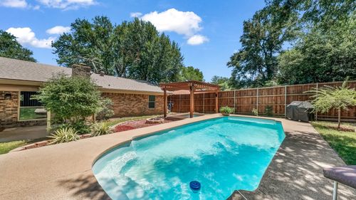7717 Chasewood Dr, North Richland Hills, TX, 76182-9203 | Card Image