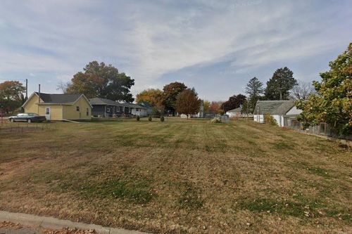 705 1st St, Grundy Center, IA, 50638-2001 | Card Image