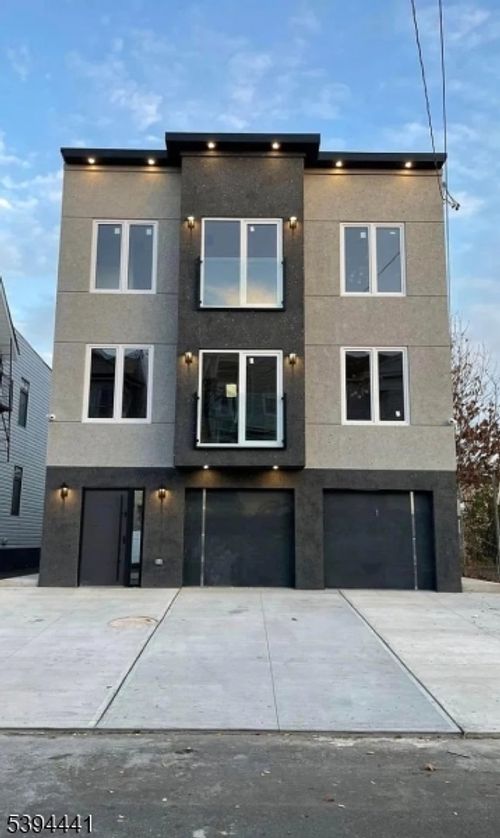 2-250 22nd St, Irvington, NJ, 07111-4525 | Card Image