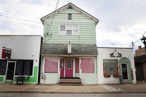 438 Carolina Ave, Chester, WV, 26034-1130 | Card Image