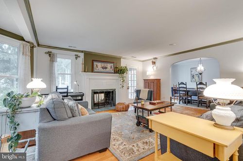 423 W Colonial Hwy, Hamilton, VA, 20158-9543 | Card Image