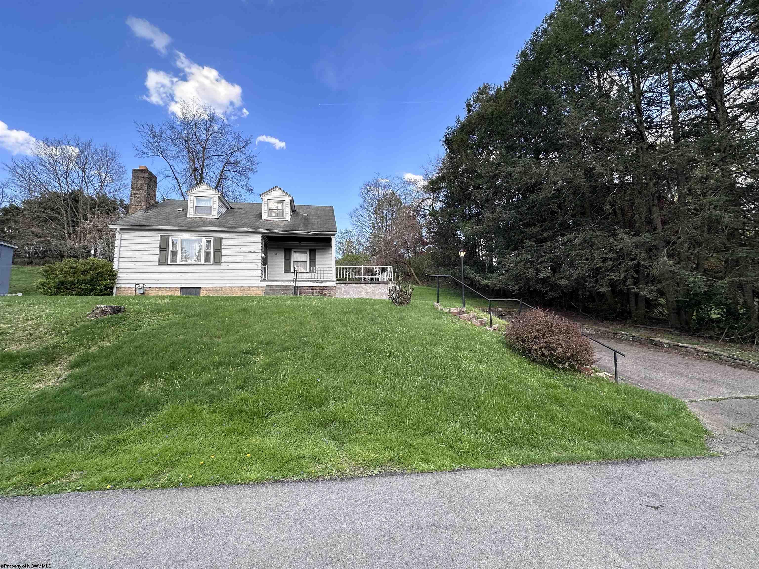 Circle Dr, Fairmont, WV 26554