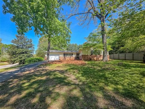 636 Holly Dr, Gainesville, GA, 30501-2140 | Card Image