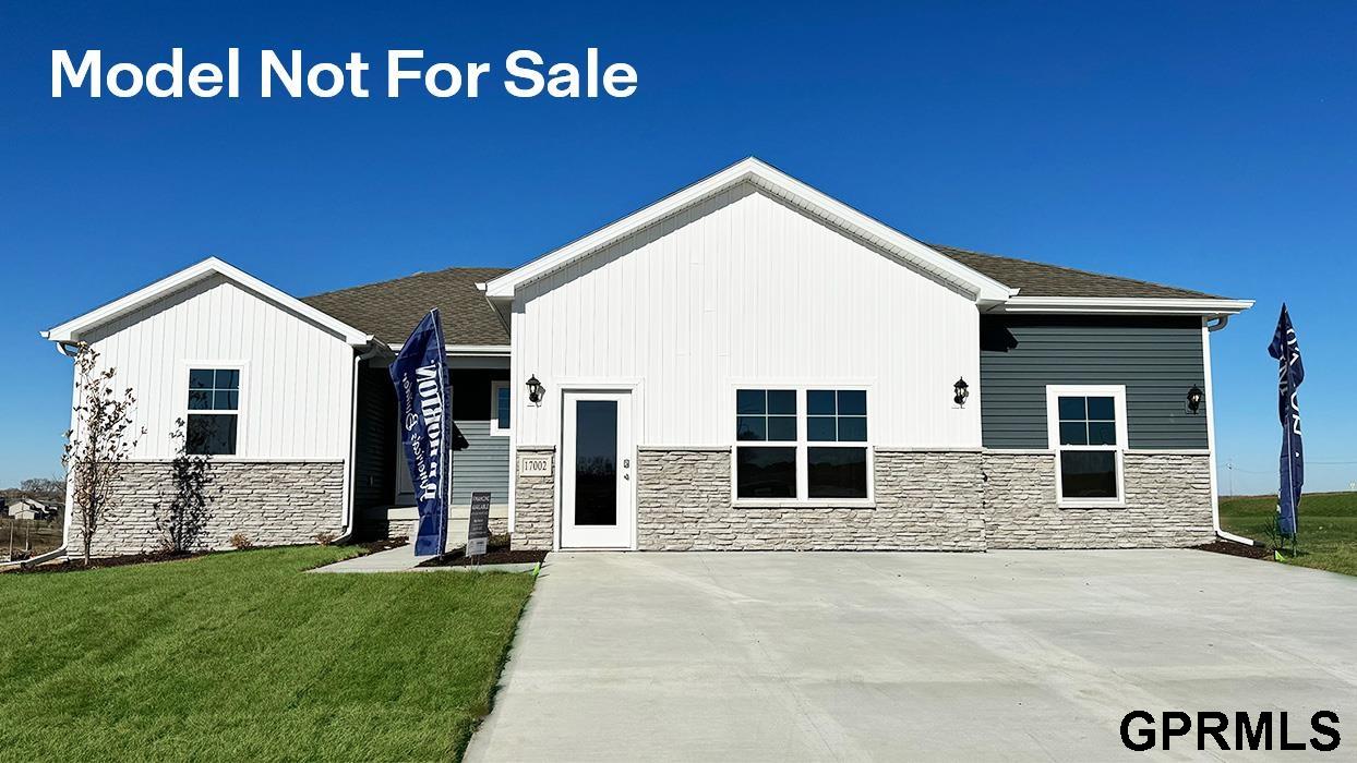 Reynolds St, Bennington, NE 68007