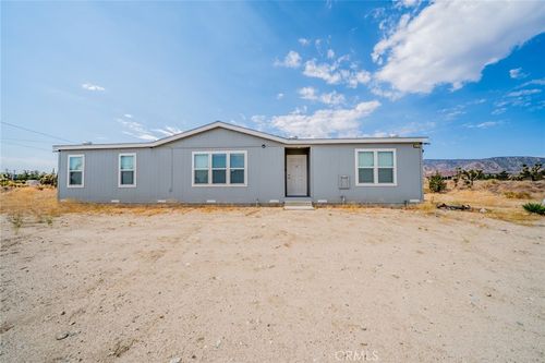 1573 Smoke Tree Rd, Pinon Hills, CA, 92372 | Card Image