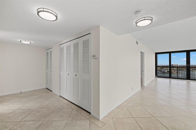 Hallway and living room | Image 13