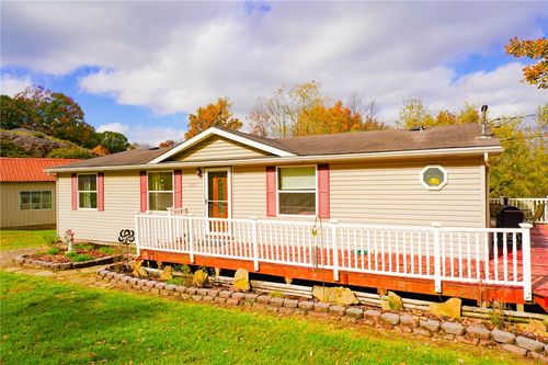 204 Hollowvue Rd, Wampum, PA, 16157-2318 | Card Image