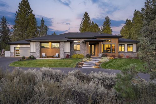 16823 Royal Coachman Dr, Sisters, OR, 97759-9820 | Card Image