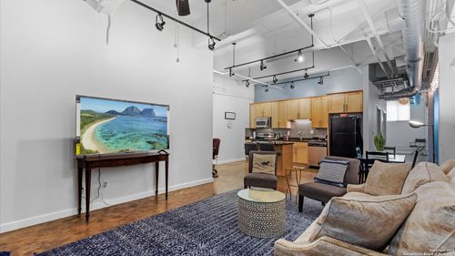 ste-105b-1339 S Flores St, San Antonio, TX, 78204-1680 | Card Image