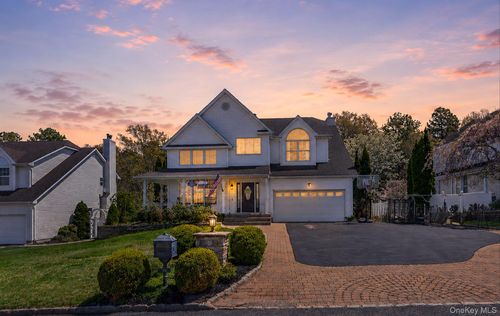 33 Oceanview Blvd, Manorville, NY, 11949-2955 | Card Image