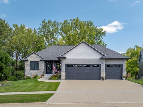 612 Melendy Ln, Cedar Falls, IA, 50613-6352 | Card Image