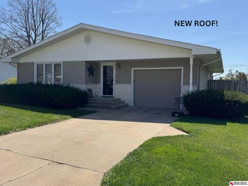 915 Circle Dr, Fairbury, NE, 68352-1225 | Card Image