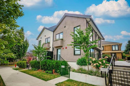 7357 Oak St, Vancouver, BC, V6P | Card Image