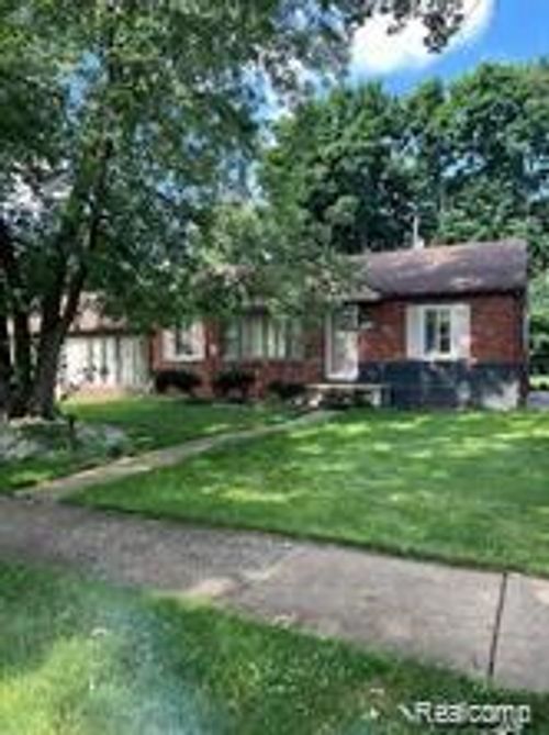3954 Gertrude St, Dearborn Heights, MI, 48125-2814 | Card Image