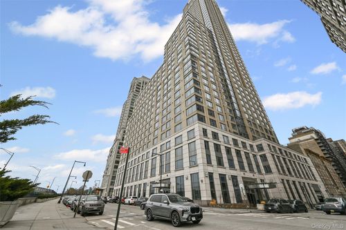 19l-220 Riverside Blvd, New York, NY, 10069-1011 | Card Image