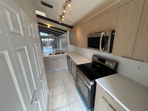 83-1752 Nw 72nd Ave, Plantation, FL, 33313-4431 | Card Image