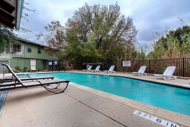 APT-1404 - 1201 Grove Blvd, Condo with 2 bedrooms, 3 bathrooms and 2 parking in Austin TX | Image 25