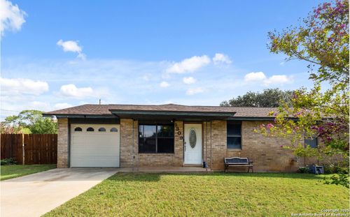 1309 E Medina St, Pearsall, TX, 78061-4207 | Card Image