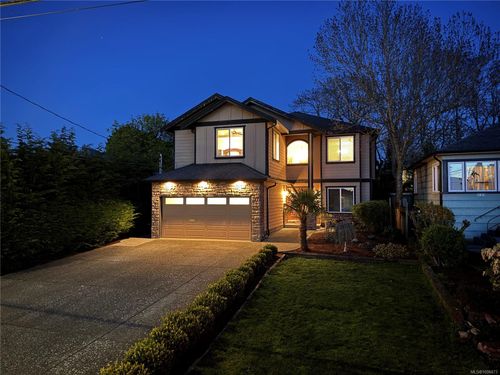 3161 Wascana St, Saanich, BC, V9A1W4 | Card Image