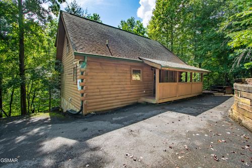 905 Valley Dr, Gatlinburg, TN, 37738 | Card Image