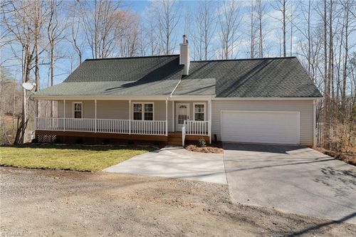 5220 Dartmoor St, Winston Salem, NC, 27106-9799 | Card Image