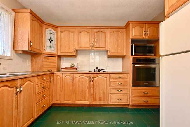 1932 Gore Line, House other with 4 bedrooms, 2 bathrooms and 4 parking in Westmeath ON | Image 9