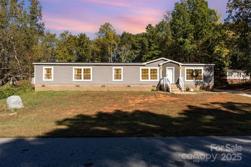 5843 Dachshund St, Iron Station, NC, 28080-6746 | Card Image