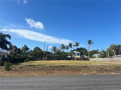 818 Se Riverside Dr, Stuart, FL, 34994-2436 | Card Image