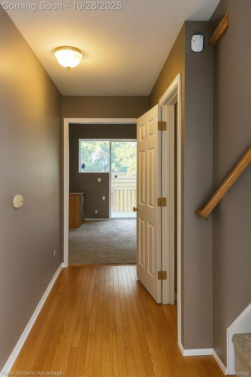 233 Tucker St, Pontiac, MI, 48341-1076 | Card Image