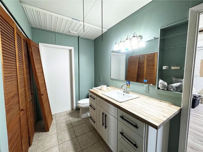 bathroom 2 between the 2nd bedroom and Florida Room | Image 43