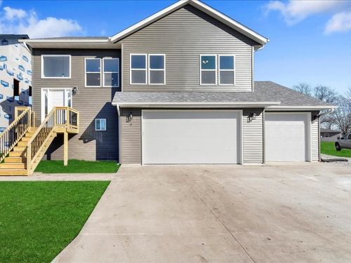 425 N Stewart St, North Liberty, IA, 52317-9777 | Card Image