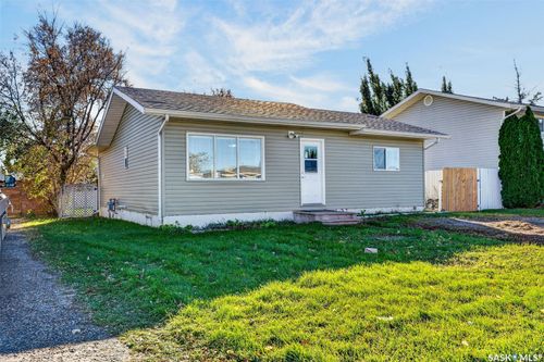 147 30th Street E, Prince Albert, SK, S6V1Z2 | Card Image