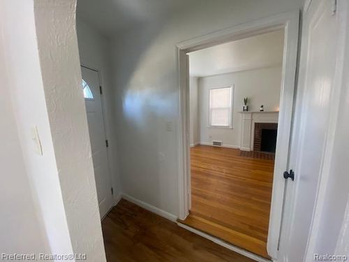 16918 Chandler Park Dr, Detroit, MI, 48224-2079 | Card Image