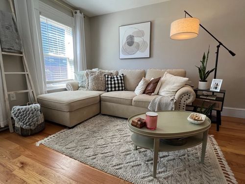apt-2-12 Alpine St, Somerville, MA, 02144-2842 | Card Image