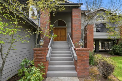 1993 Osprey Dr, Redmond, OR, 97756-9225 | Card Image