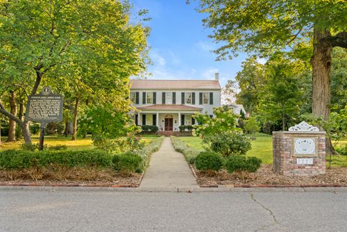 2227 Bashford Manor Ln, Louisville, KY, 40218-1301 | Card Image