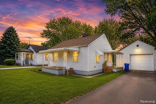 24895 Marigold Ave, Warren, MI, 48089-3837 | Card Image