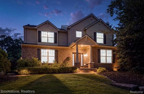 1161 Glass Lake Cir, Oxford, MI, 48371-3728 | Card Image