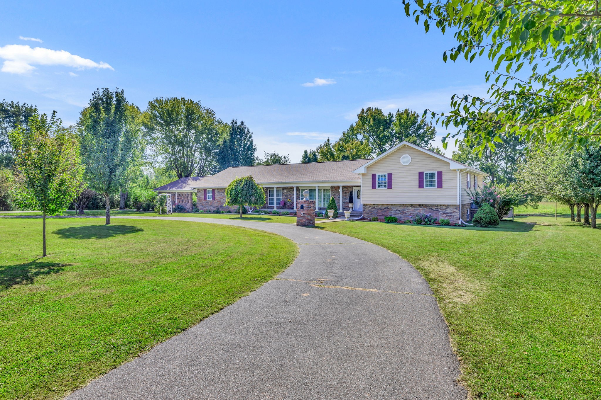 Summertown Hwy, Hohenwald, TN 38462