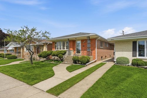 4917 N Oriole Ave, Harwood Heights, IL, 60706-3351 | Card Image