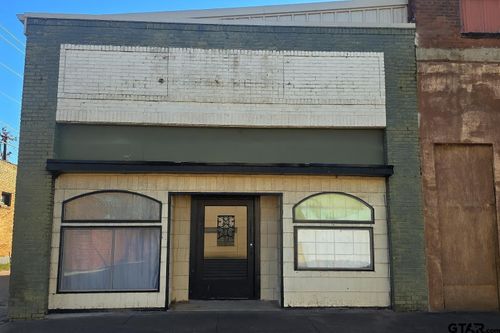 110 E Henderson St, Overton, TX, 75684-1306 | Card Image
