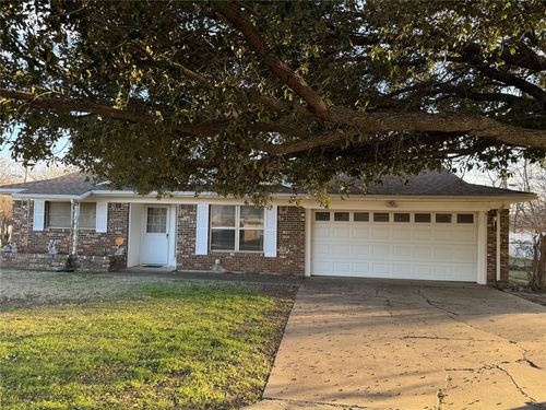 1916 Se 11th St, Mineral Wells, TX, 76067-6614 | Card Image