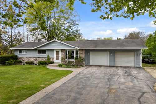 137 Edmaro St, Fredonia, WI, 53021-9418 | Card Image