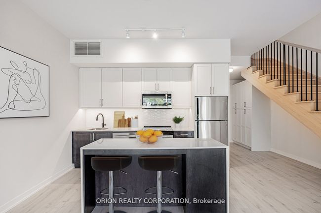107 - 201 Brock St S, Condo with 3 bedrooms, 3 bathrooms and 1 parking in Whitby ON | Image 4