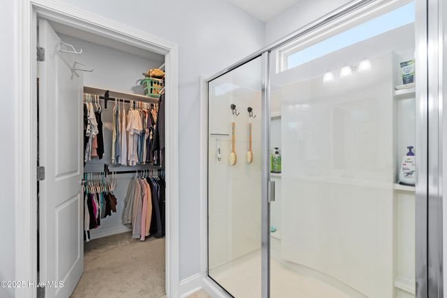 Master Bathroom/Closet | Image 11