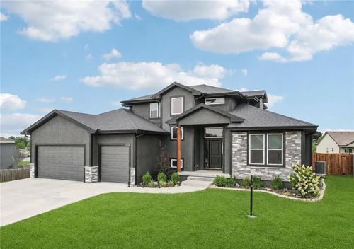 2705 Meadow Brook Ct, Tonganoxie, KS, 66086-7815 | Card Image