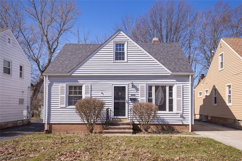 20021 Green Oak Dr, Euclid, OH, 44117-2221 | Card Image