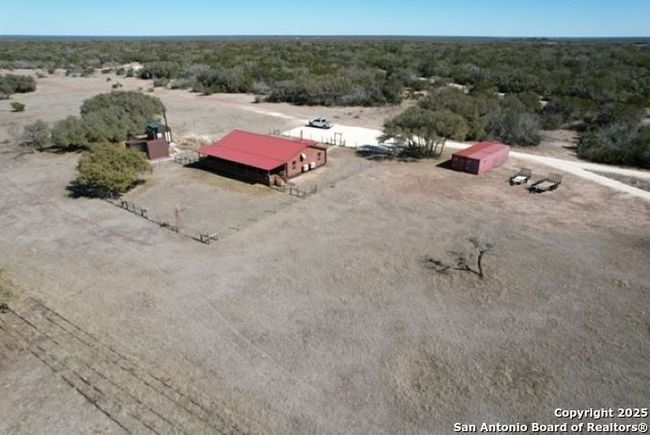 527 Sd 74100, Home with 3 bedrooms, 3 bathrooms and null parking in Rocksprings TX | Image 12