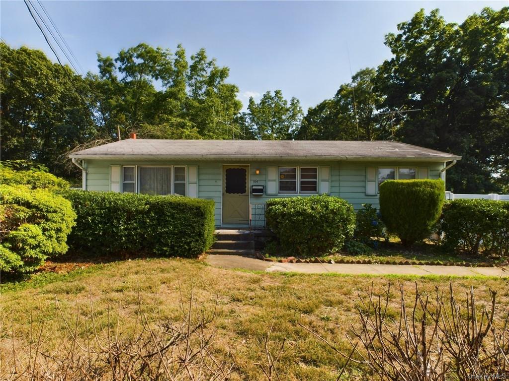 Bennett Ave, Roosevelt, NY 11575