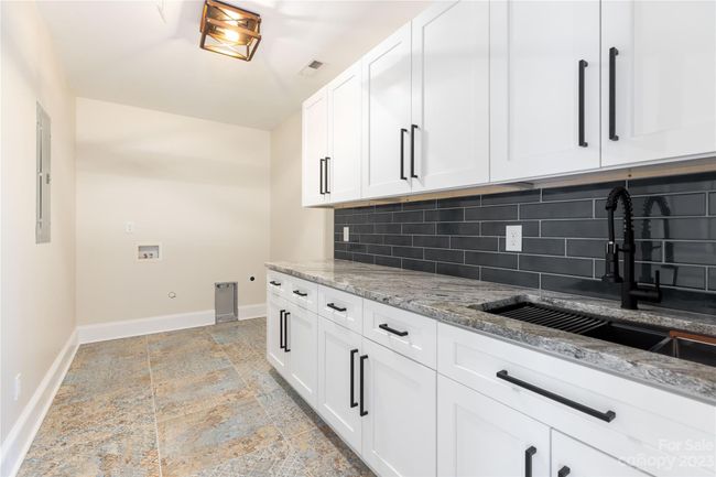 Laundry Room | Image 30